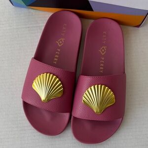 Katy Perry, The Pool Slide Shell